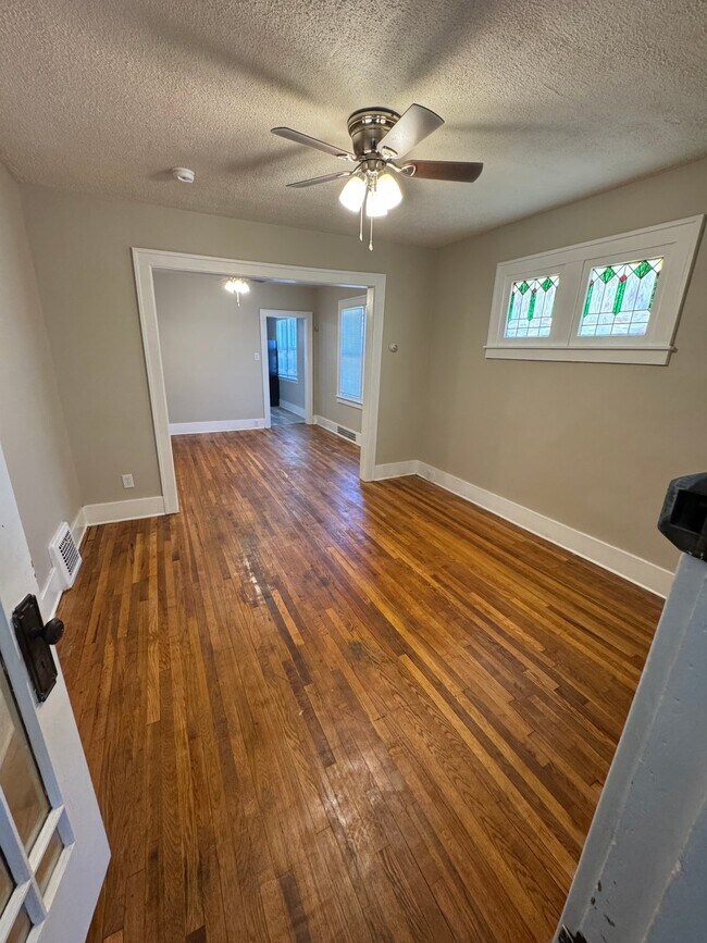 Foto del edificio - 13927 E Canfield St