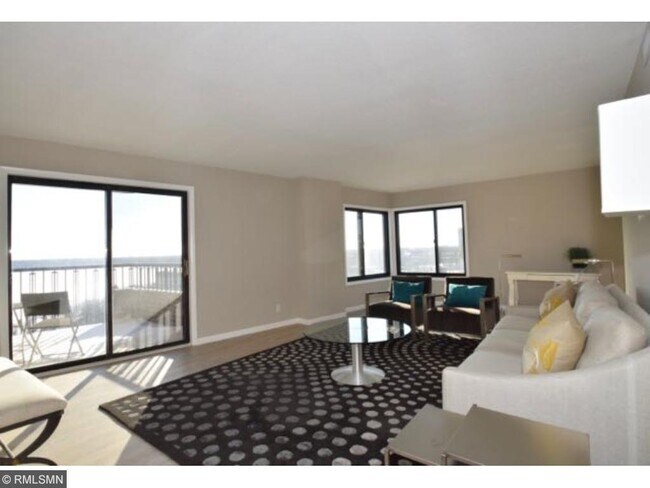 Foto del edificio - 2950 Dean Pkwy