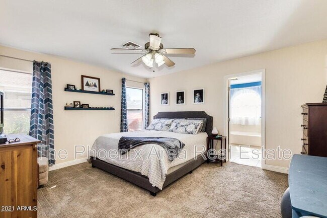 Foto del edificio - 4811 E Gary St