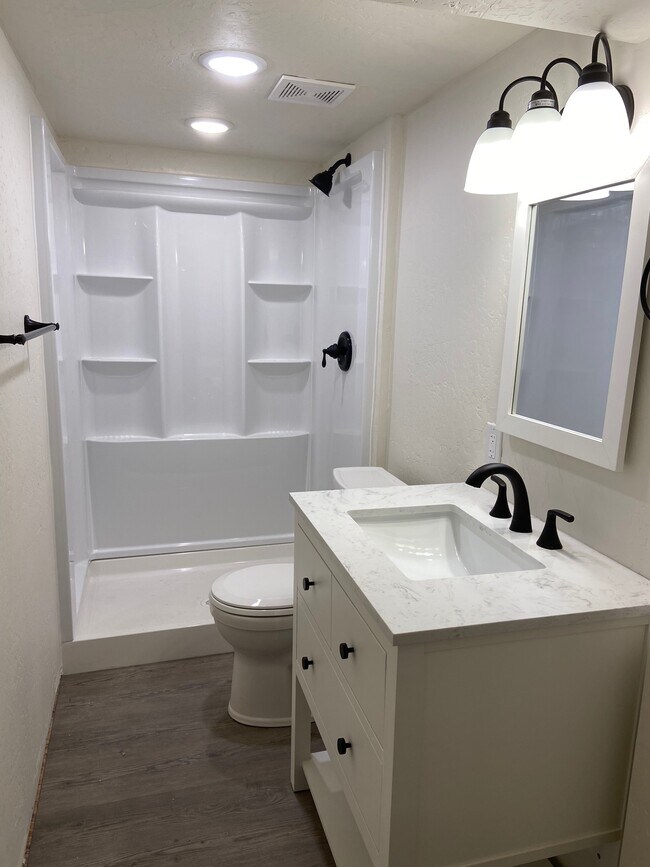 Foto del edificio - 920 E 7th St