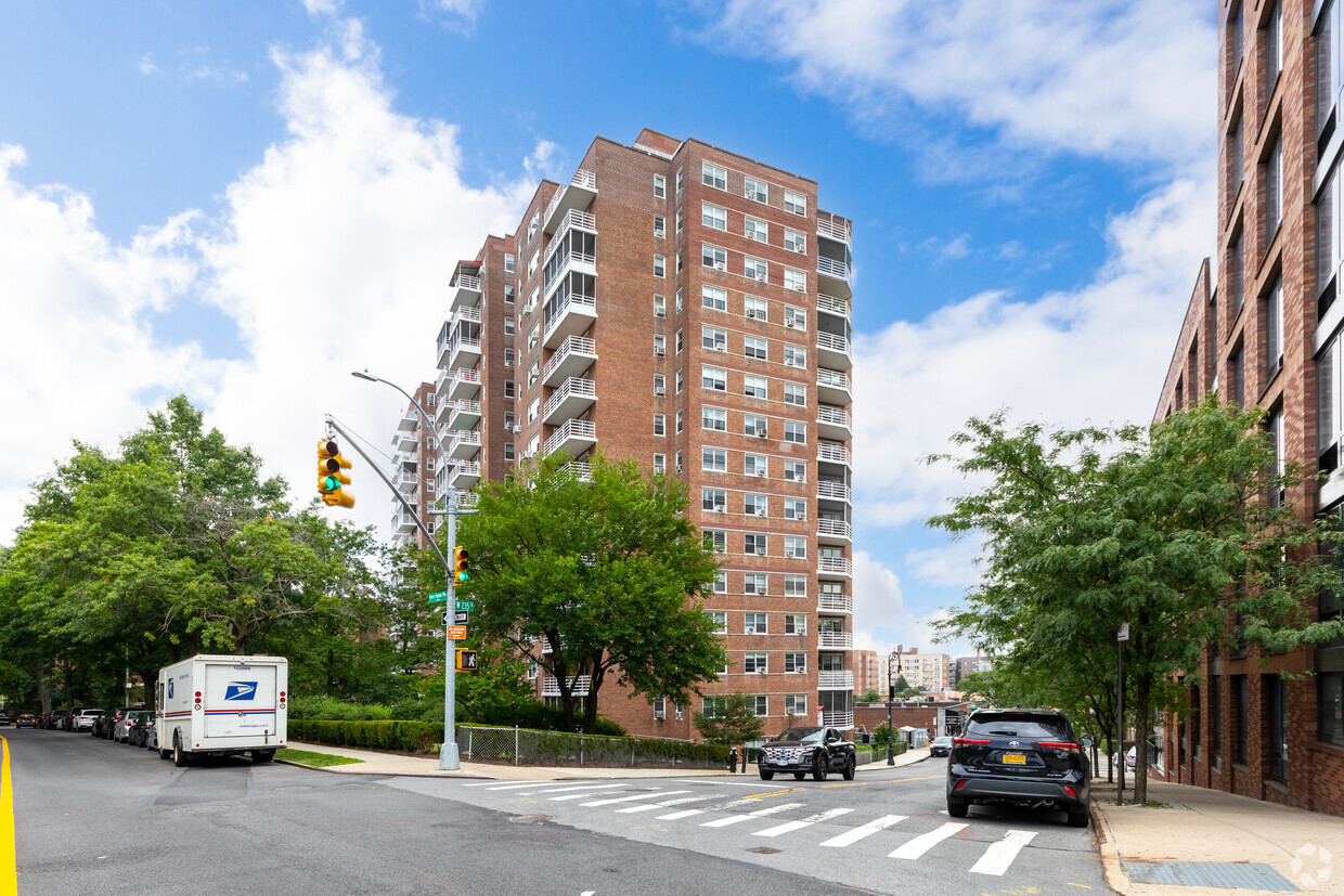 Street View - Parkway House