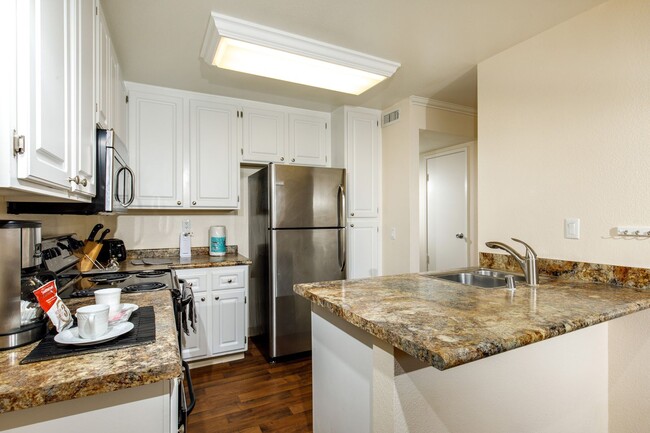 Interior Photo - Sommerset La Costa