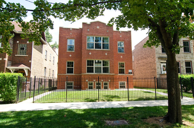 Foto del edificio - HIGHPOINT Old Irving Park