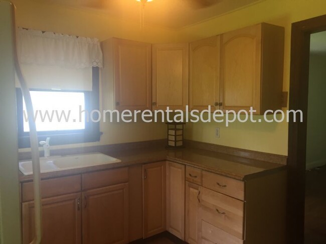 Building Photo - Cute 2/1 in the heart of St. Cloud, $1,400...