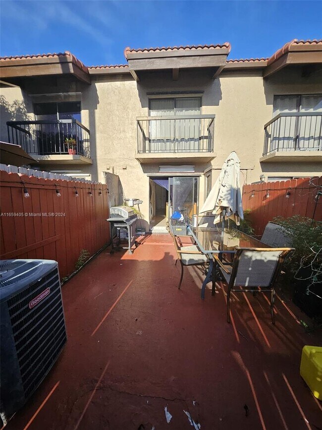 Foto del edificio - 1903 SW 107th Ave