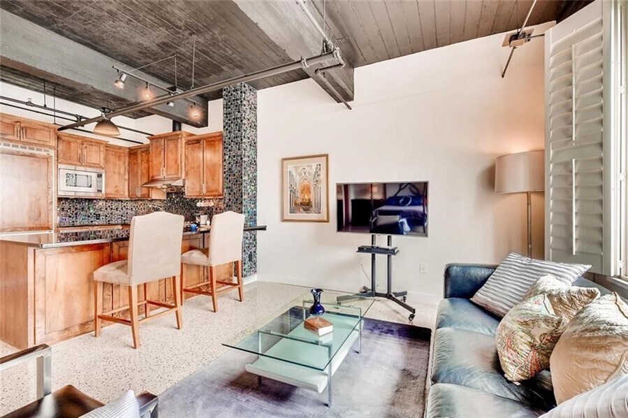 Primary Photo - Fabulous and Furnished!