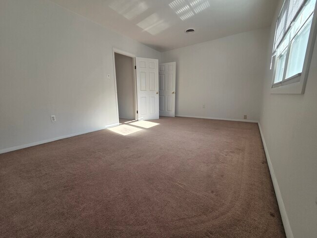 Foto del edificio - 7 Bridle Path Ln