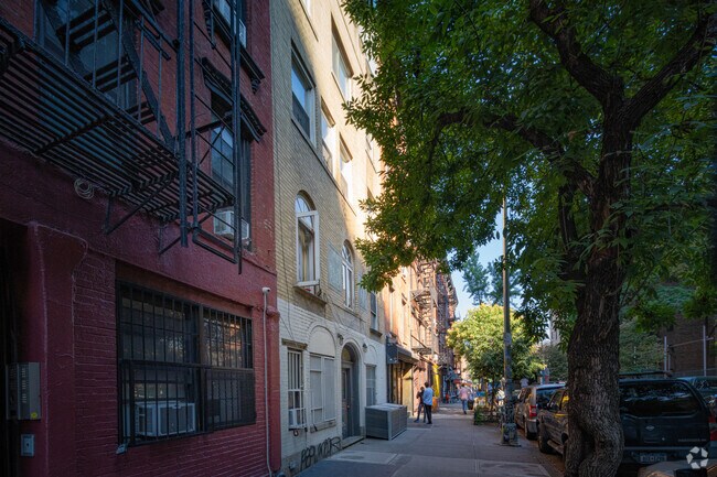 Building Photo - 431 E 6th St