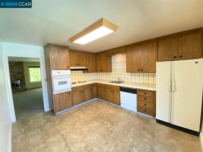 Building Photo - 2145 Donald Dr