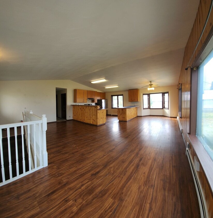 Primary Photo - Commerce Duplex
