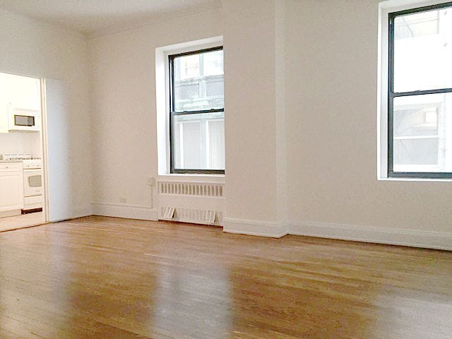 Building Photo - 962 5th Ave