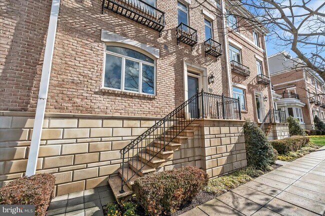 Foto del edificio - 902 Valencia Ct