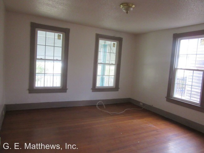 Building Photo - 15 Elm St