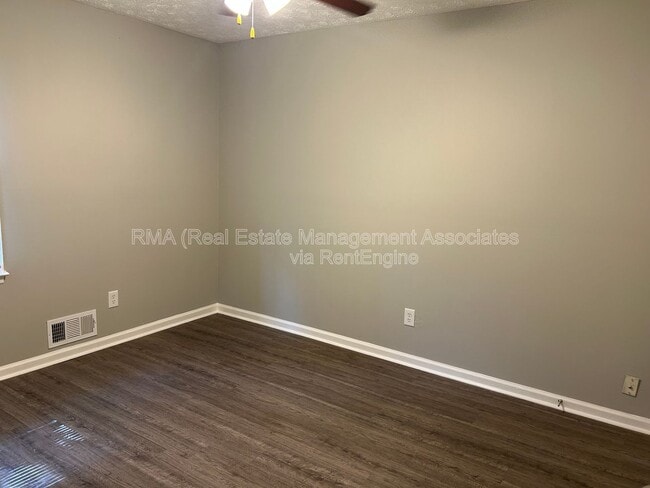 Building Photo - 254 N McDonough Rd