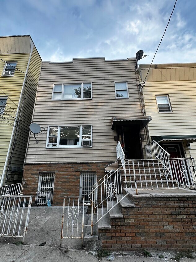 Foto principal - 86 Hancock Ave