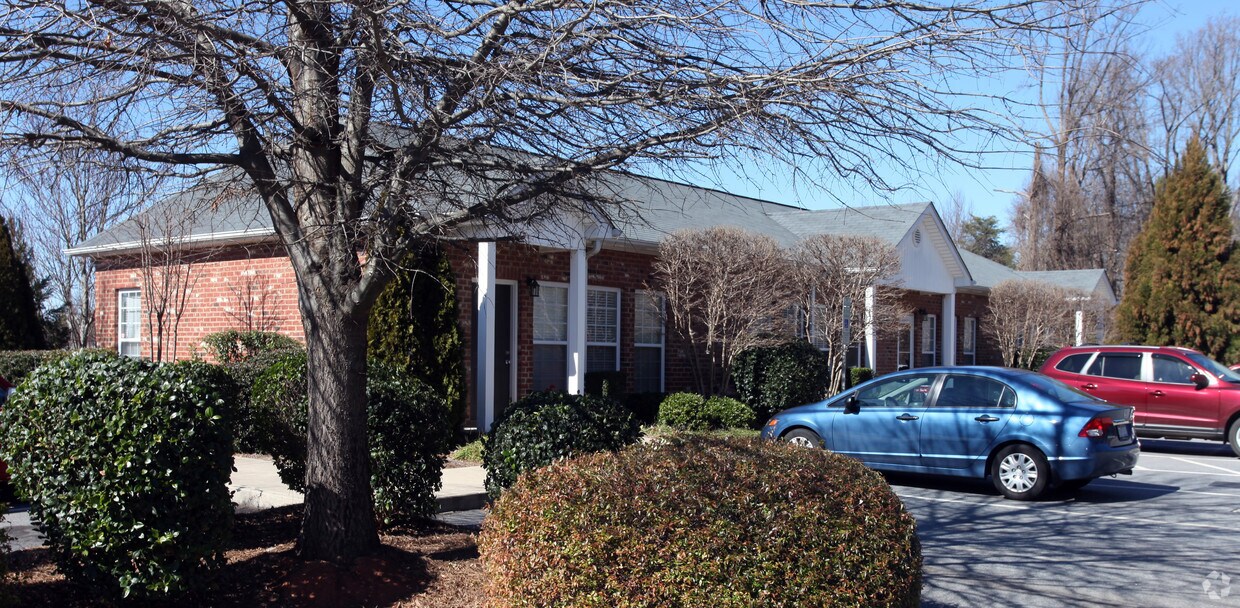 Cotswold Park Apartments in Greensboro, NC