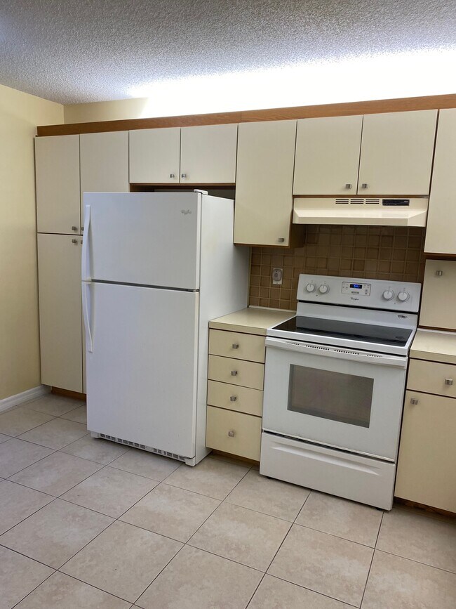 Building Photo - 3966 Cocoplum Cir