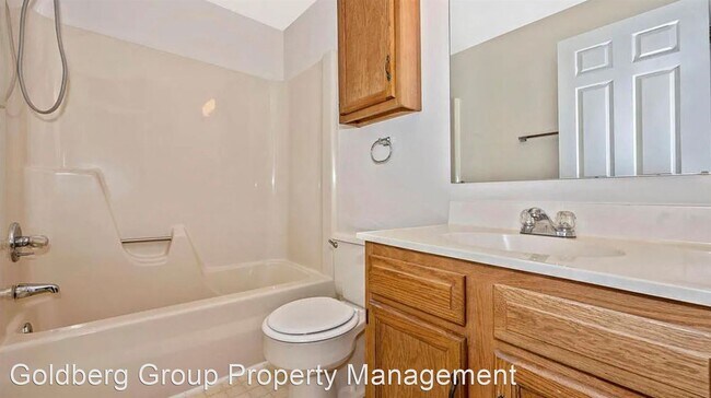 Building Photo - 4 br, 3.5 bath House - Thrush Court 7983 T...