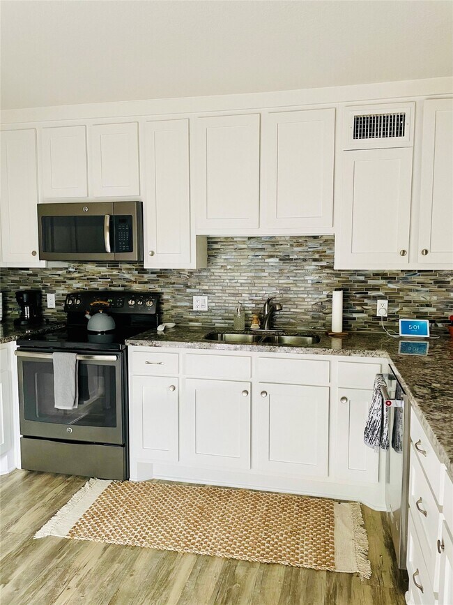 Building Photo - 4723 Aftonshire Dr