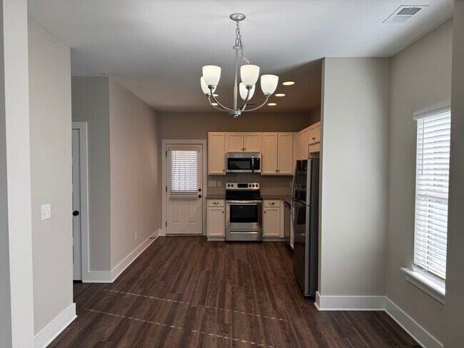 Foto del edificio - 4004 Ashley Dr