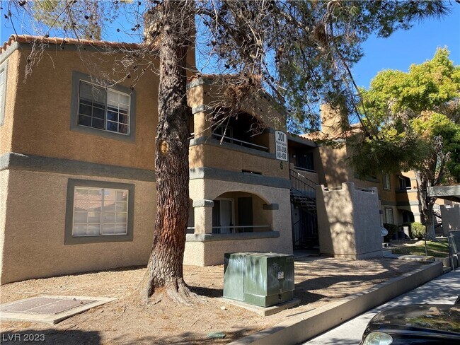 Building Photo - 201 Mission Laguna Ln