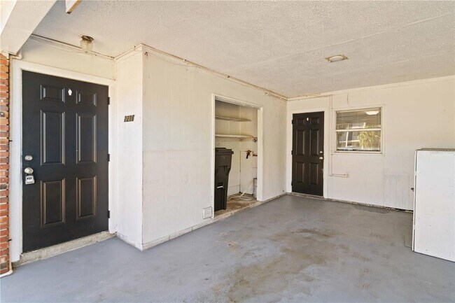 Foto del edificio - 2216 Flamingo Blvd