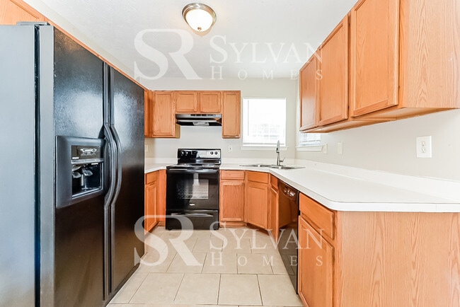 Building Photo - Don't miss out on this lovely home!