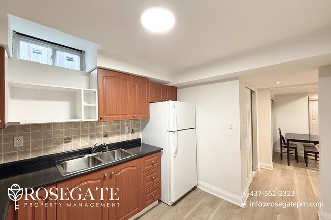 Building Photo - Spacious 2-Bedroom Basement Unit in Prime ...
