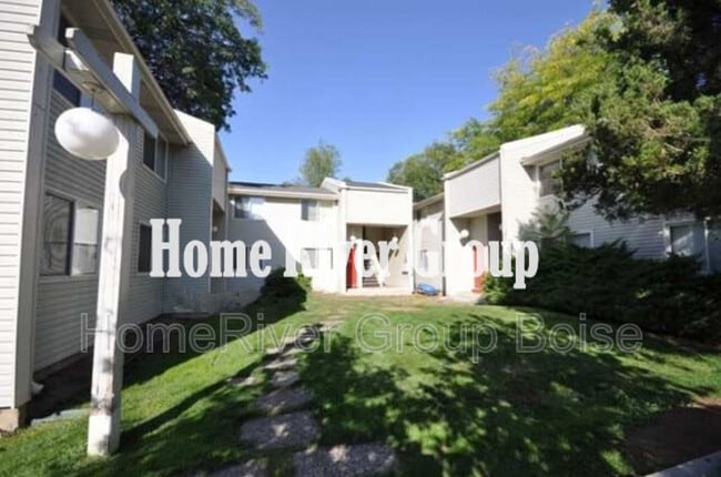 Building Photo - 1951 S Vista Ave