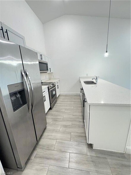 Foto del edificio - 851 Bedford Dr