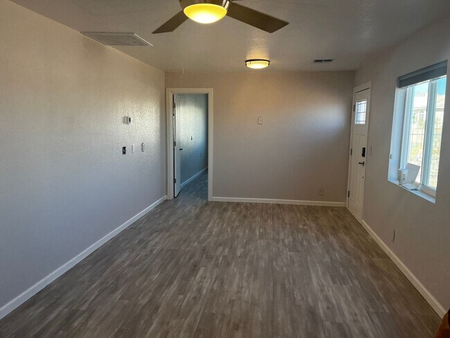 Building Photo - Private Casita