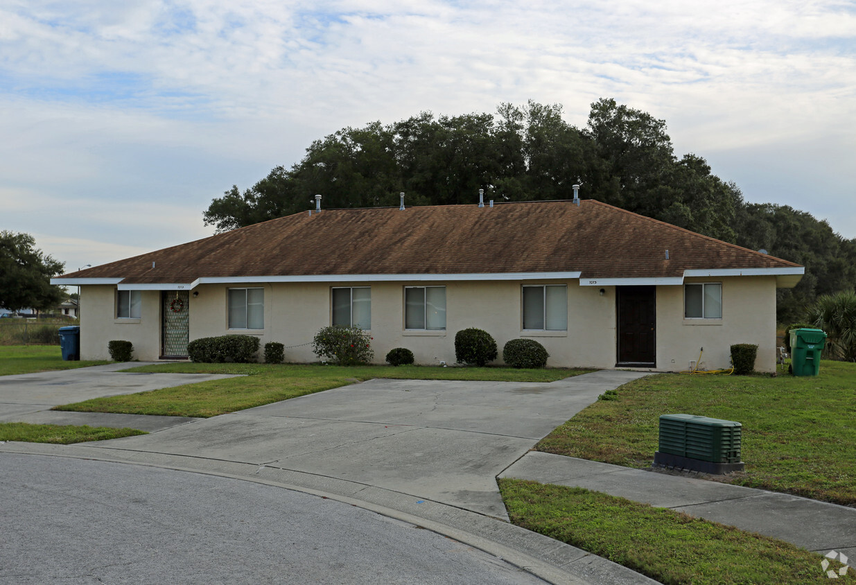 Building Photo - Bay Pointe Apartments