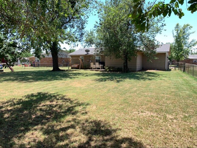 Foto del edificio - 329 N Date St