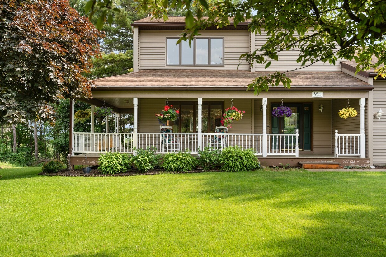 Escapada a Traverse City, Westside, 3 habitaciones, 2.5 baños - 3541 Southridge Ct