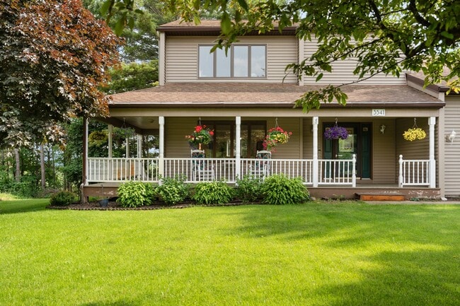 3bed 2.5 bath Westside Traverse City Escape - 3541 Southridge Ct