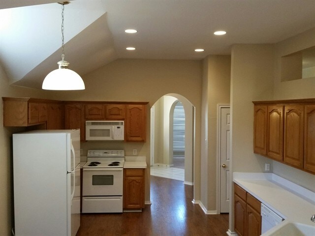 Foto del edificio - 909 Remington Dr