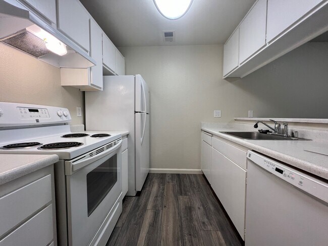 Cambridge Square Apartments - Apartments in Rohnert Park, CA ...