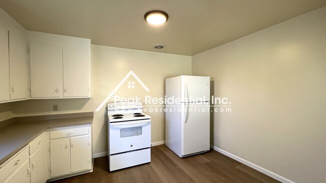 Building Photo - Wonderful Arden Area 2bd/1ba Duplex with 1...