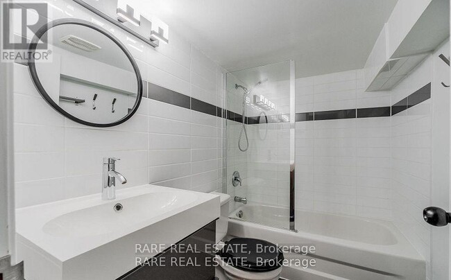 Building Photo - 538 Roxton Rd
