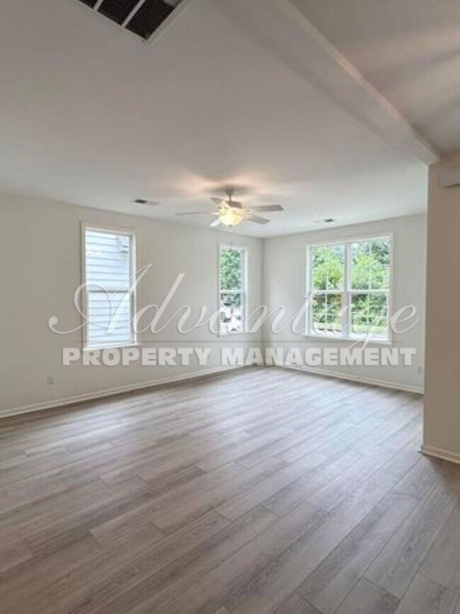 Building Photo - Gorgeous Home For Rent - All appliances in...