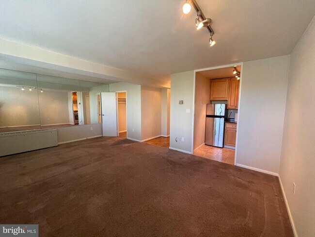 Building Photo - 6631 Wakefield Dr
