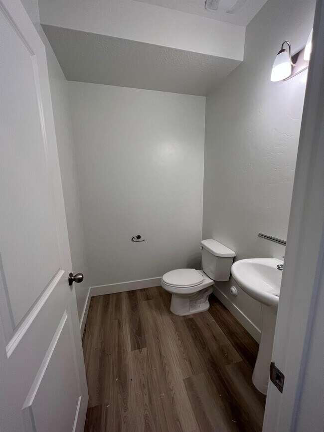 Building Photo - 886 N 1150 E