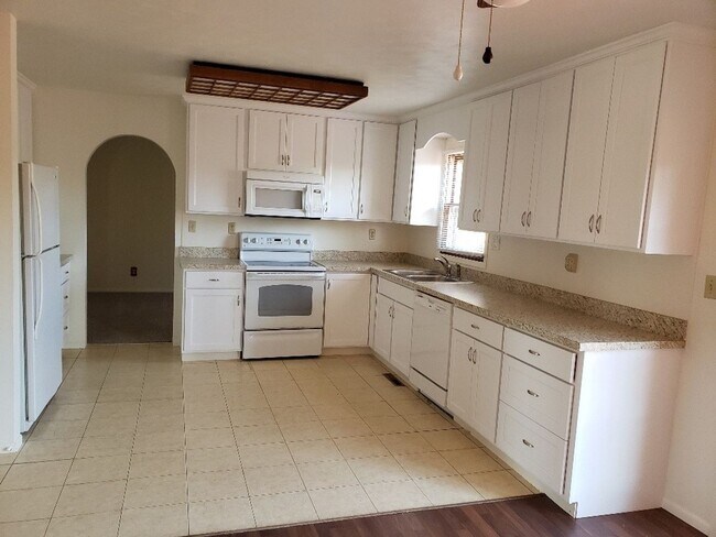Foto del edificio - Very nice 4 bedroom, 3 bath home near Palm...