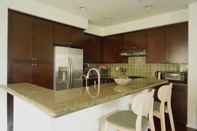 Kitchen - 951 N Sunrise Ln