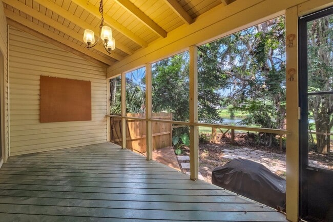 Building Photo - 2818 Par Ln