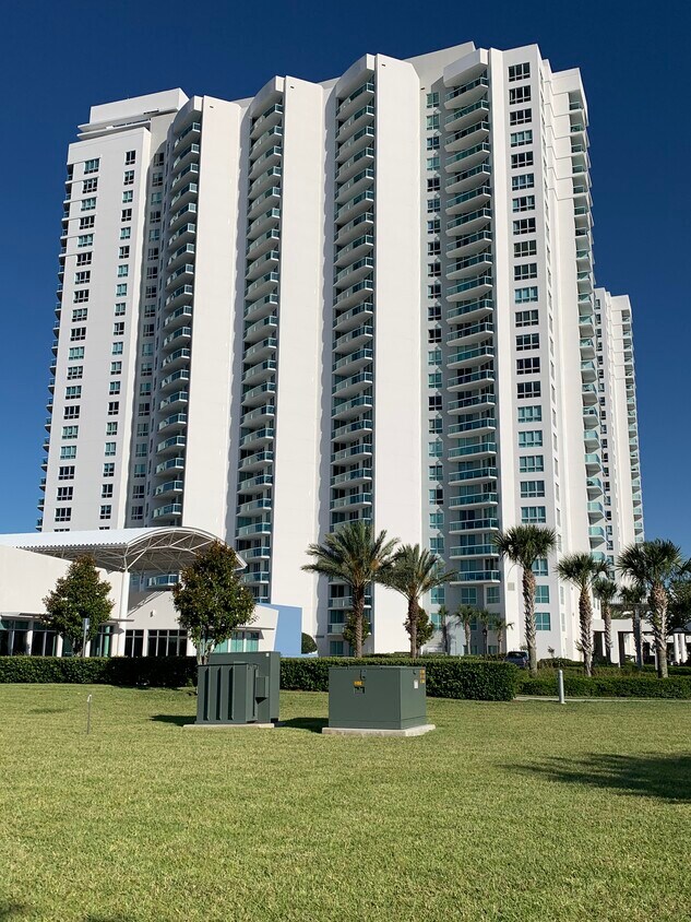 BUILDING - 231 Riverside Dr