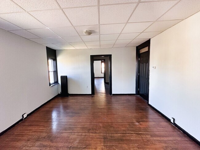 Foto del edificio - 111-115 Lyell Avenue