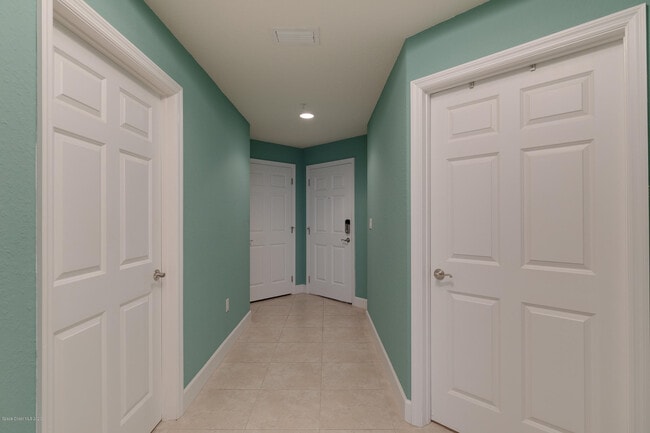 Building Photo - 806 Mystic Dr