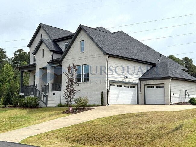 Foto del edificio - Elegant 4-Bed / 3.5-Bath Home with Main-Level Primary Suite, Quartz Kitchen & 3-Car Garage – In H...