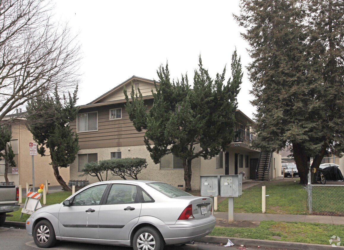 Building Photo - 5678 Hoffman Ct